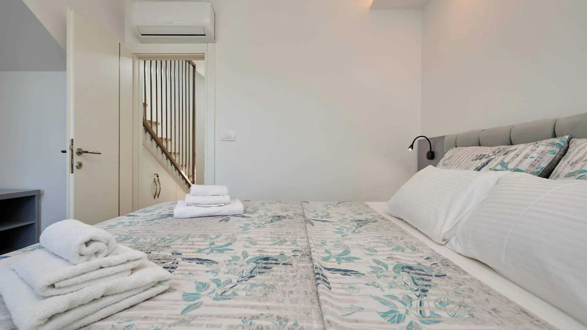 Exclusive Okrug Gornji Apartment With Shared Pool Trogir Kroatien